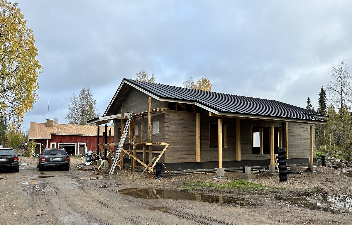 Valtteri Romppainen ja Siiri Kyllönen rakentavat omakotitaloa Hyrynsalmelle